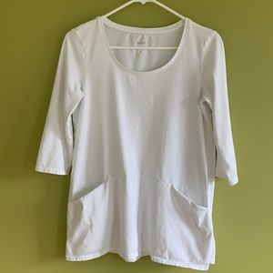 JJill white jersey tunic with pockets.